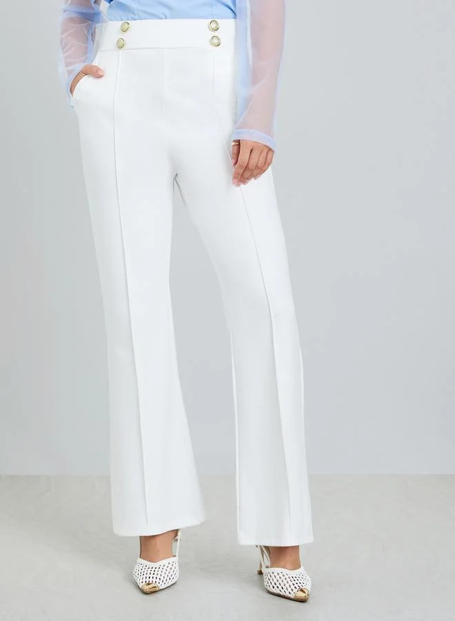 تايك تو بنطال أبيض واسع الساق بأزرار